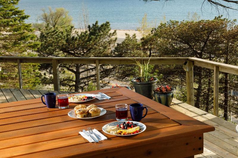 Looking Glass Beachfront Inn image
