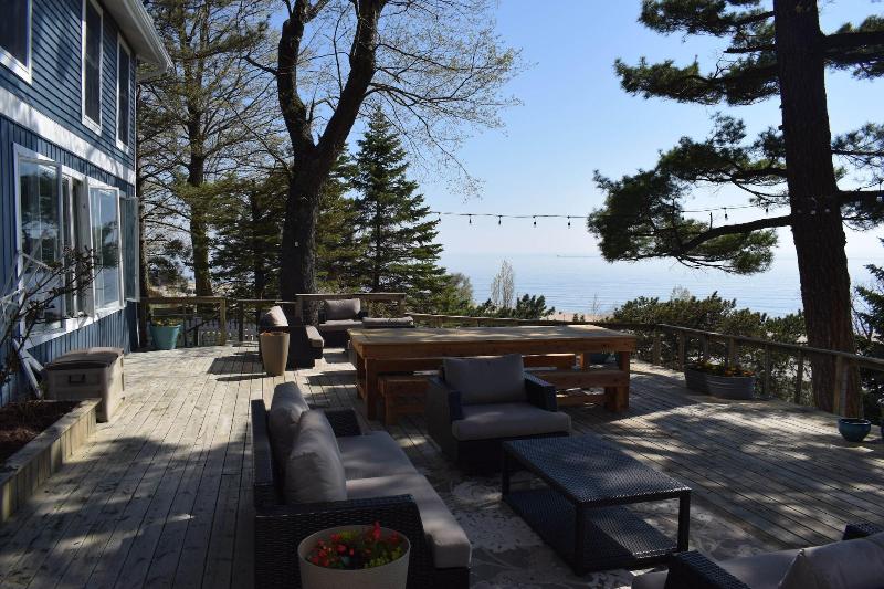 Looking Glass Beachfront Inn image