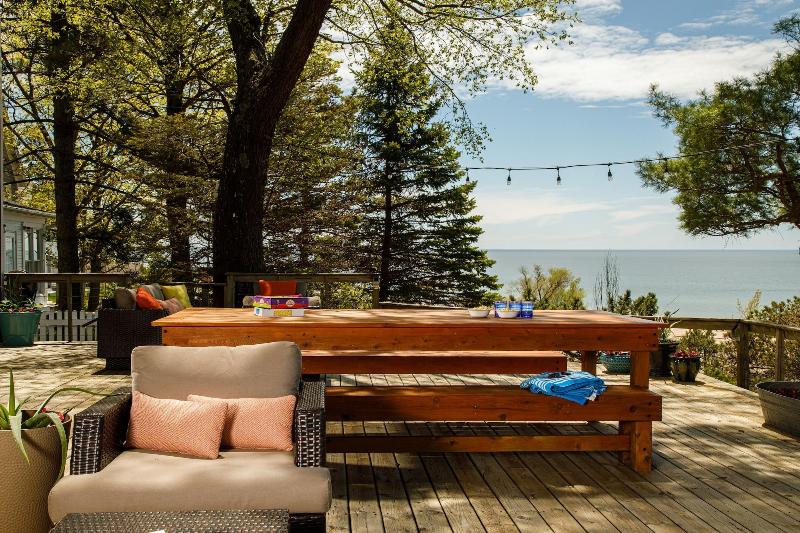 Looking Glass Beachfront Inn image