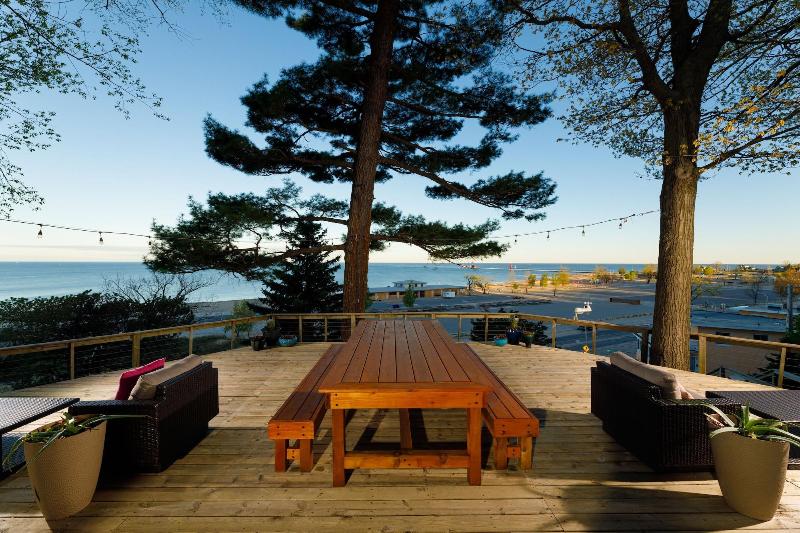 Looking Glass Beachfront Inn image