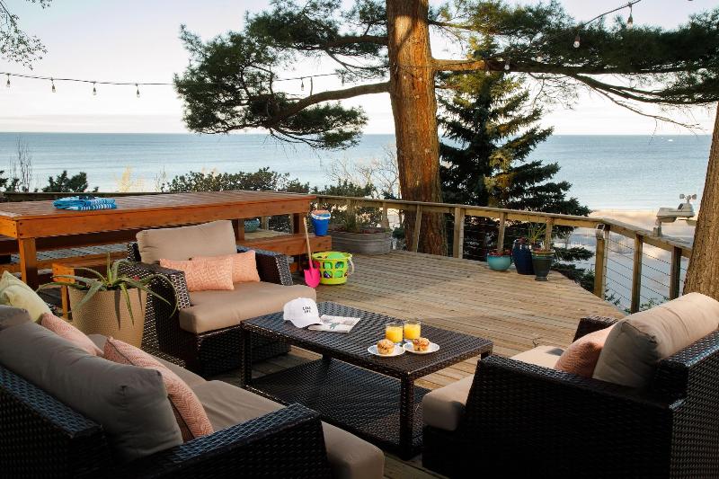 Looking Glass Beachfront Inn image