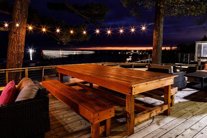 Looking Glass Beachfront Inn image