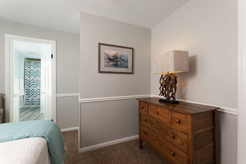 Looking Glass Beachfront Inn image