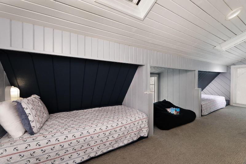 Looking Glass Beachfront Inn image