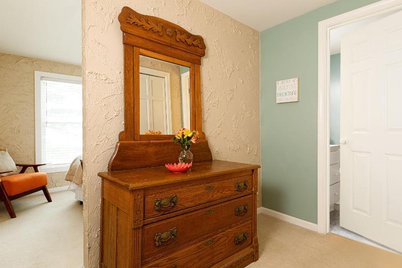 Looking Glass Beachfront Inn image