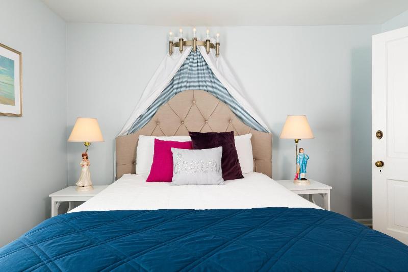Looking Glass Beachfront Inn image