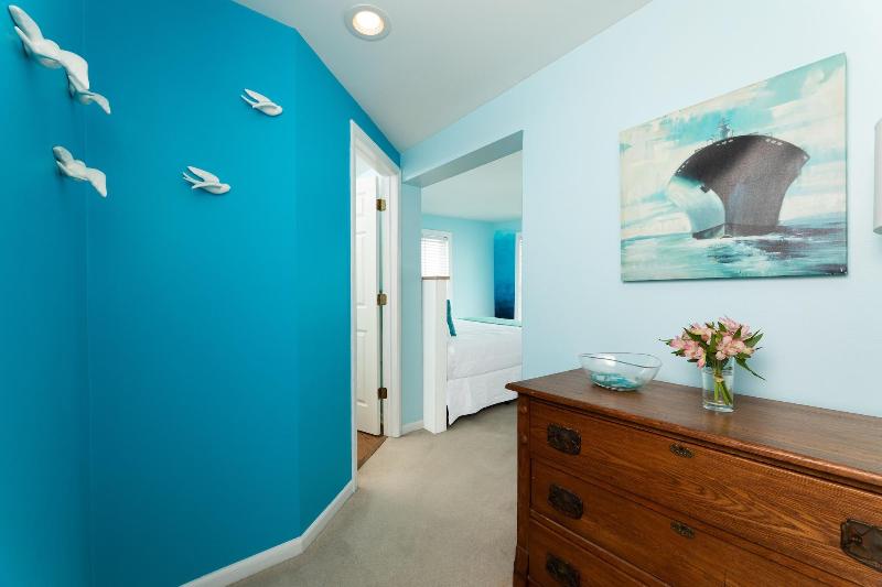 Looking Glass Beachfront Inn image