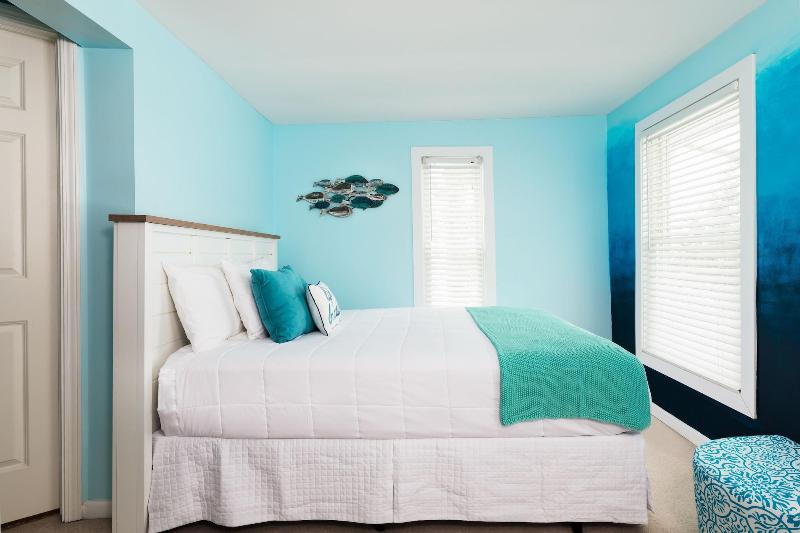 Looking Glass Beachfront Inn image