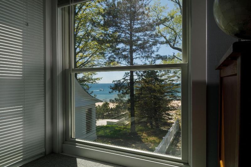 Looking Glass Beachfront Inn image
