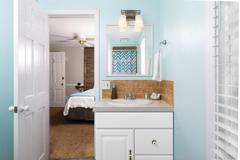 Looking Glass Beachfront Inn image
