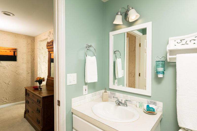 Looking Glass Beachfront Inn image