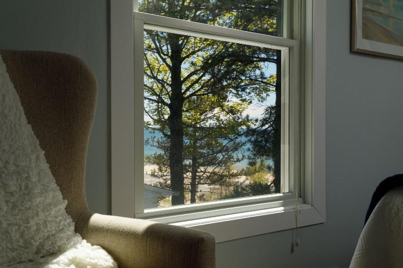 Looking Glass Beachfront Inn image