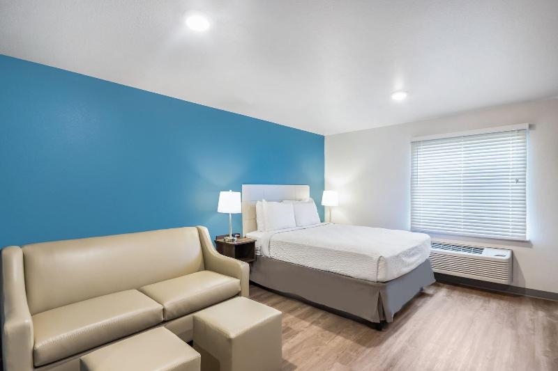WoodSpring Suites Carol Stream - Chicago image