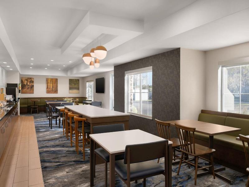 Fairfield Inn & Suites by Marriott Chicago Napervi image