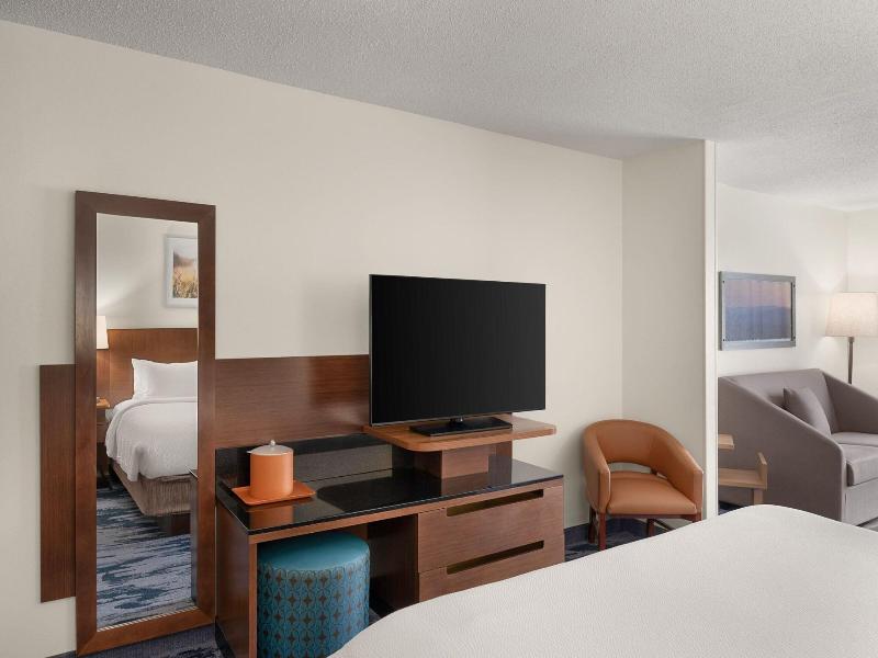 Fairfield Inn & Suites by Marriott Chicago Napervi image