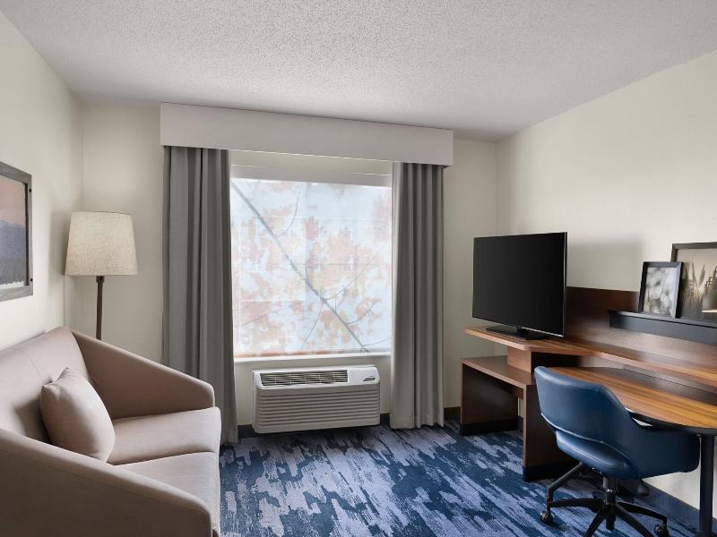 Fairfield Inn & Suites by Marriott Chicago Napervi image