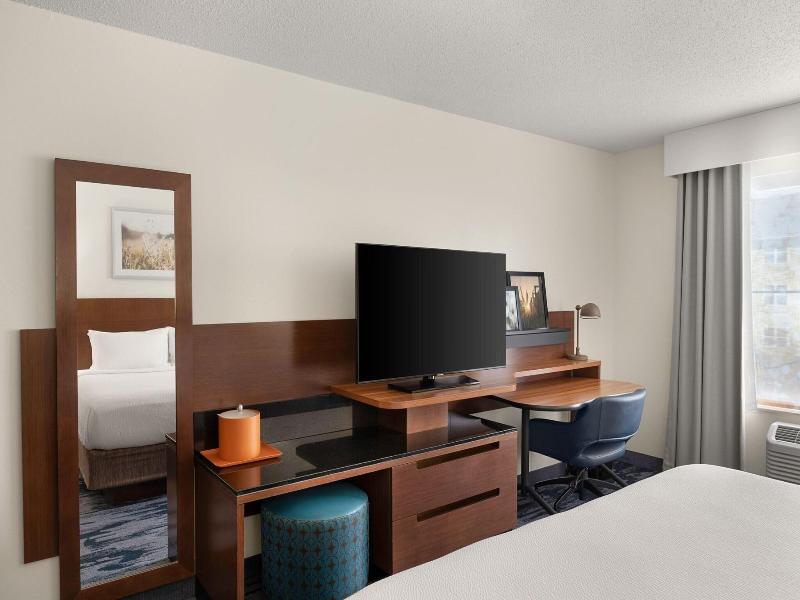Fairfield Inn & Suites by Marriott Chicago Napervi image
