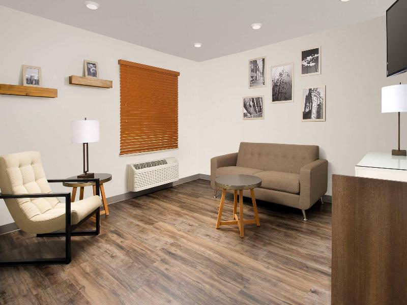 Woodspring Suites Chicago Darien image
