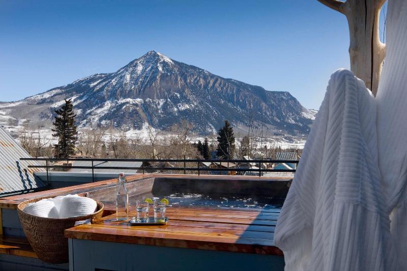 Eleven Experience Scarp Ridge Lodge image
