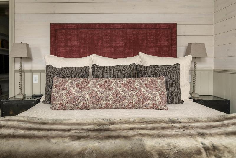 Eleven Experience Scarp Ridge Lodge image
