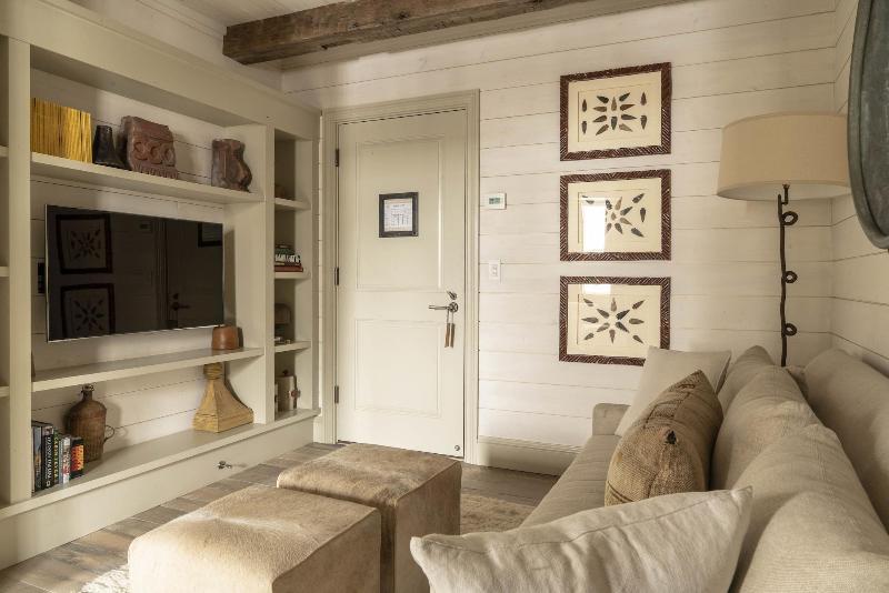 Eleven Experience Scarp Ridge Lodge image
