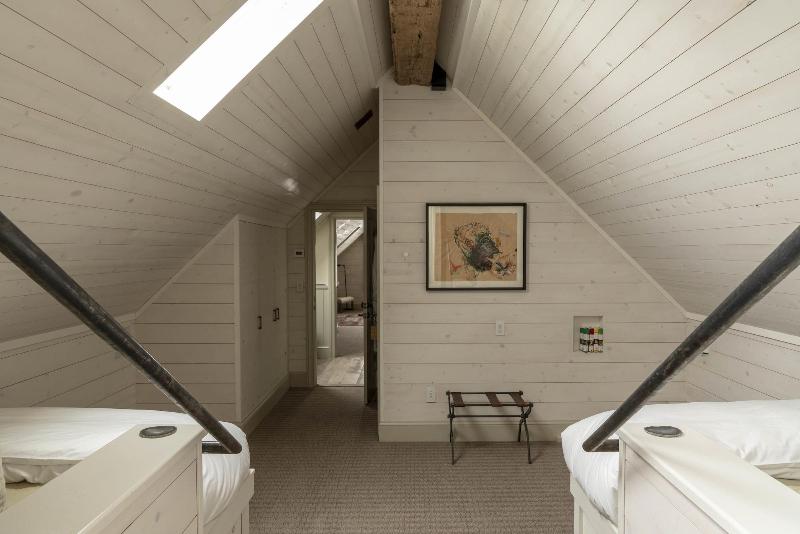 Eleven Experience Scarp Ridge Lodge image