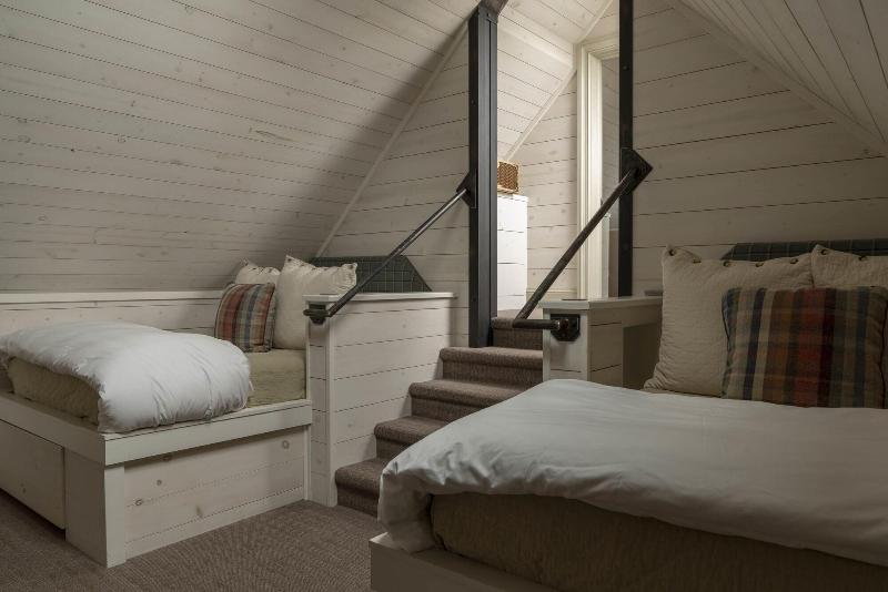 Eleven Experience Scarp Ridge Lodge image