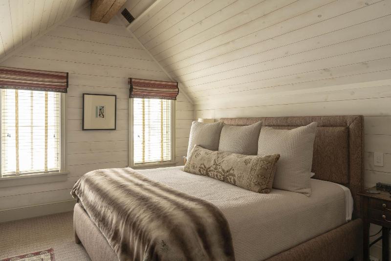 Eleven Experience Scarp Ridge Lodge image