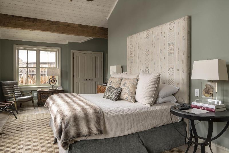 Eleven Experience Scarp Ridge Lodge image