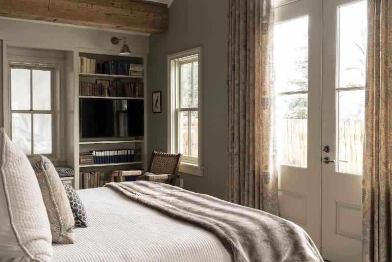 Eleven Experience Scarp Ridge Lodge image