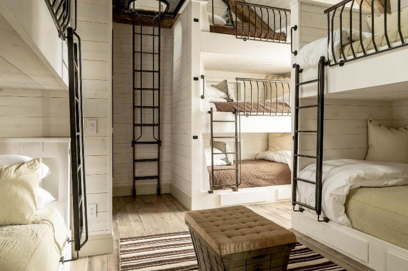 Eleven Experience Scarp Ridge Lodge image