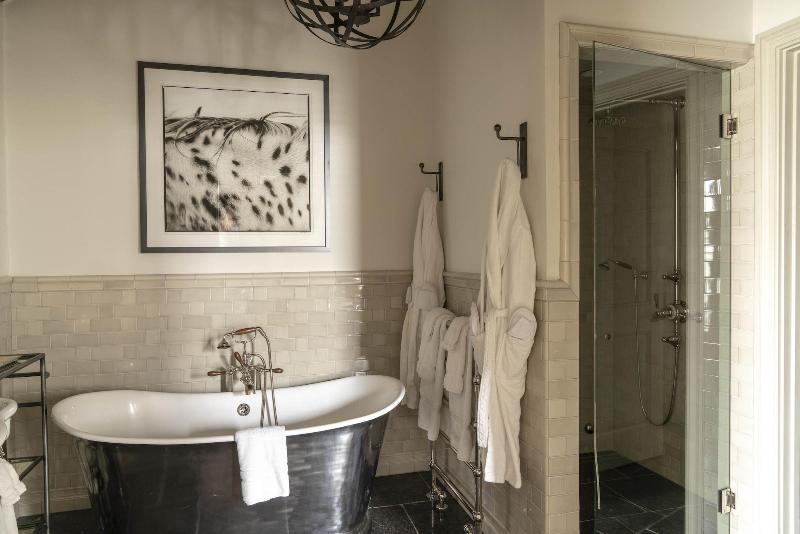 Eleven Experience Scarp Ridge Lodge image