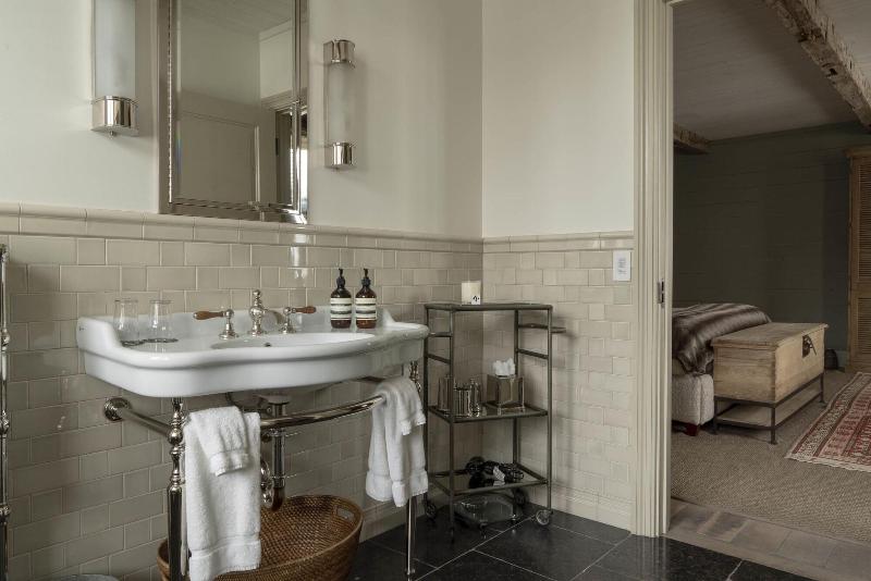Eleven Experience Scarp Ridge Lodge image