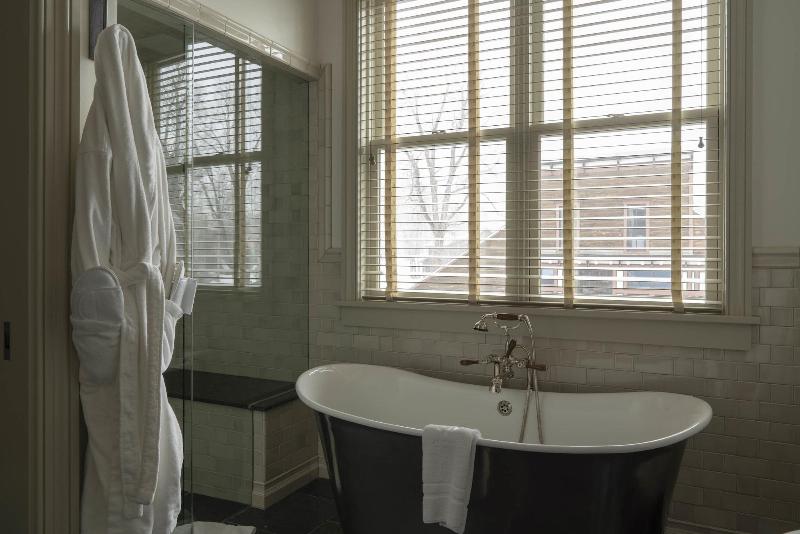 Eleven Experience Scarp Ridge Lodge image