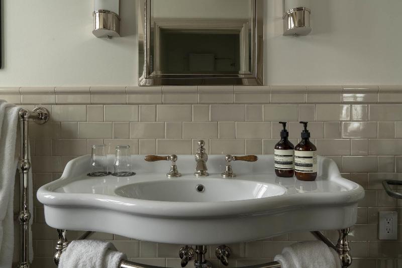 Eleven Experience Scarp Ridge Lodge image