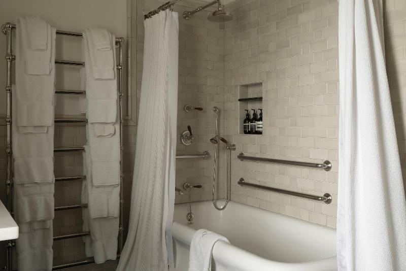 Eleven Experience Scarp Ridge Lodge image