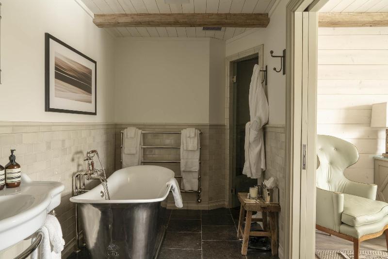 Eleven Experience Scarp Ridge Lodge image