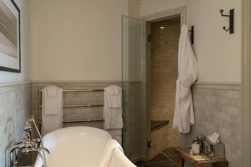 Eleven Experience Scarp Ridge Lodge image