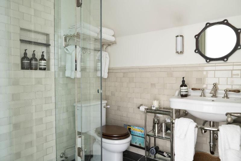 Eleven Experience Scarp Ridge Lodge image