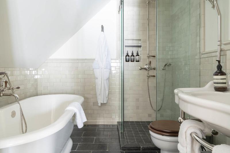 Eleven Experience Scarp Ridge Lodge image