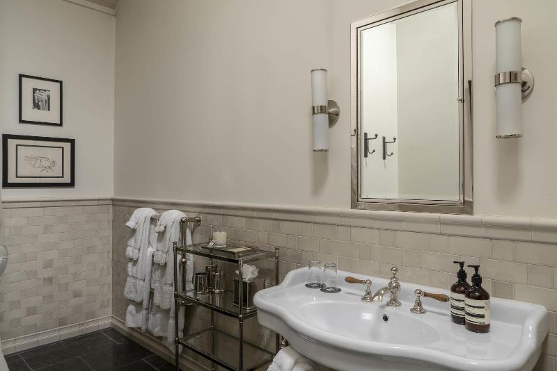 Eleven Experience Scarp Ridge Lodge image