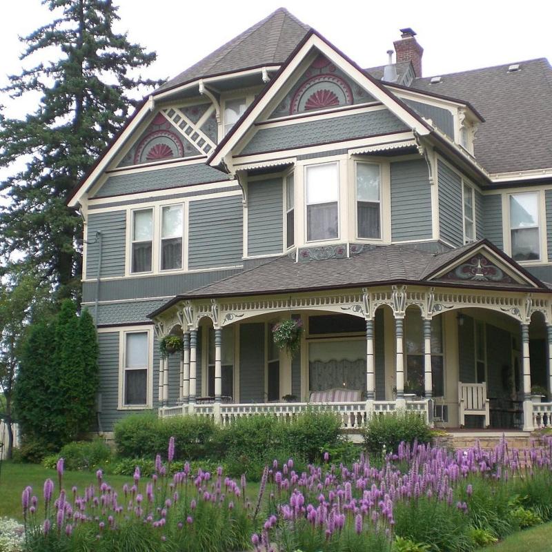 Aurora Staples Inn — general view