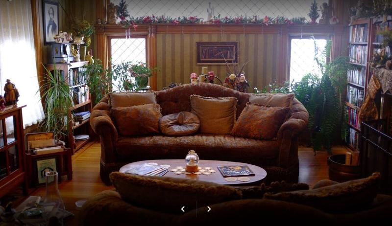 Aurora Staples Inn image