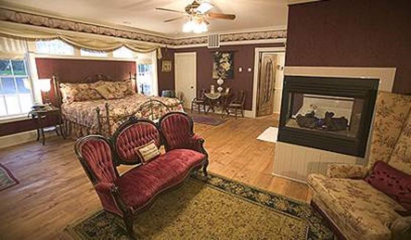 Aurora Staples Inn image