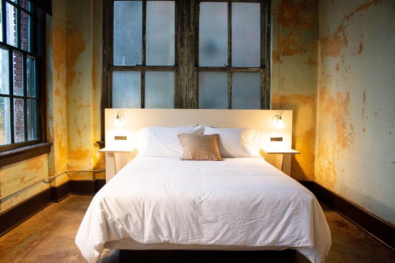 Travelers Hotel image