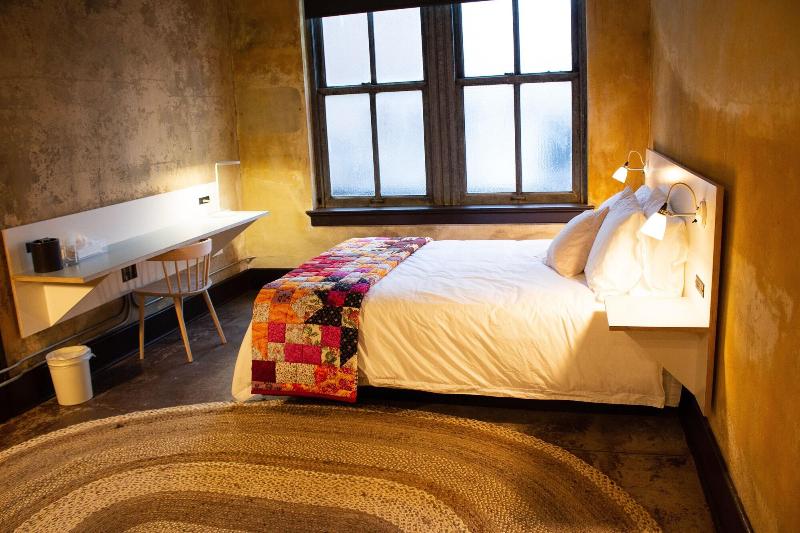 Travelers Hotel image