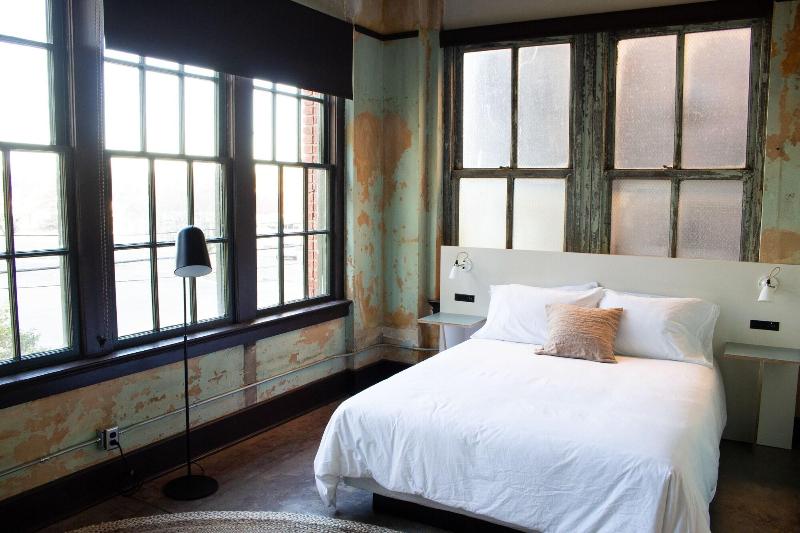 Travelers Hotel image
