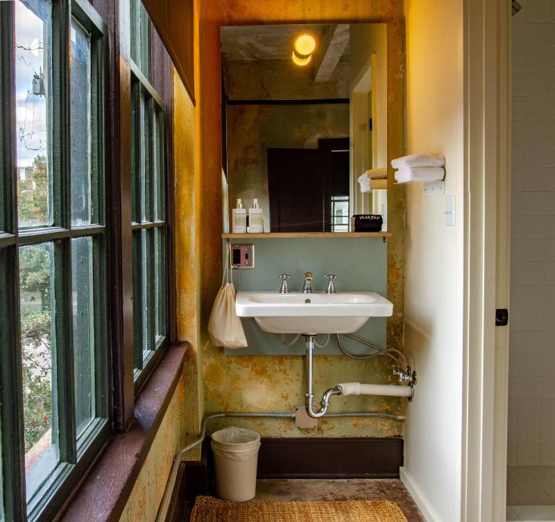 Travelers Hotel image