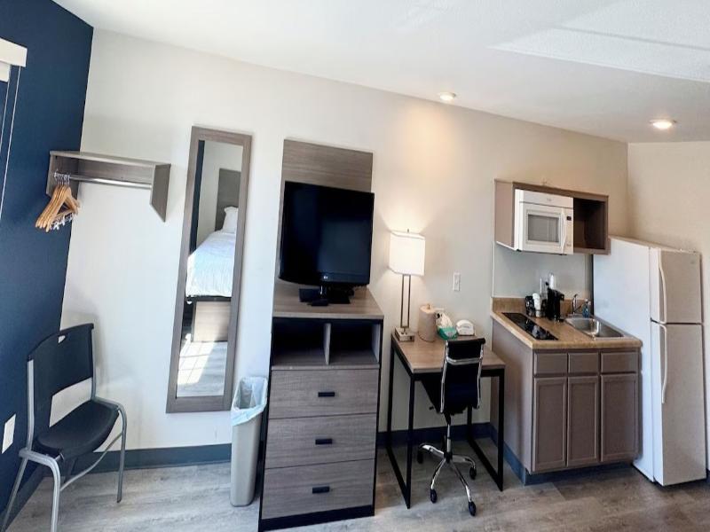 Baymont By Wyndham Dickinson image