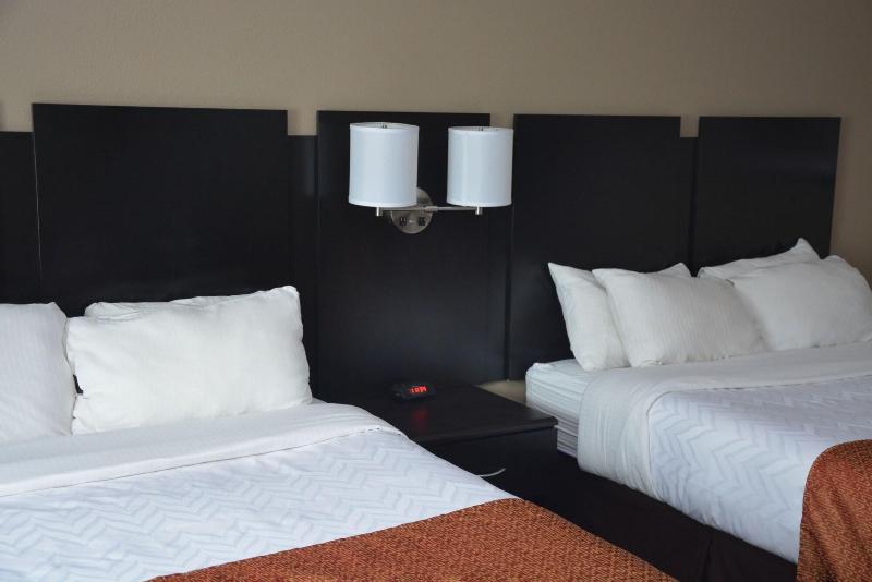 Roosevelt Inn And Suites image 4